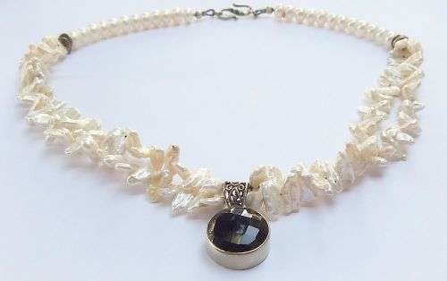 WOW !! AN EXQUISITE UNIQUE PEARL NECKLACE WITH GOLD PLATED STERLING SILVER PENDANT AND CLASP !!