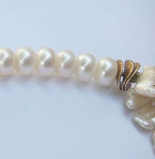 WOW !! AN EXQUISITE UNIQUE PEARL NECKLACE WITH GOLD PLATED STERLING SILVER PENDANT AND CLASP !!