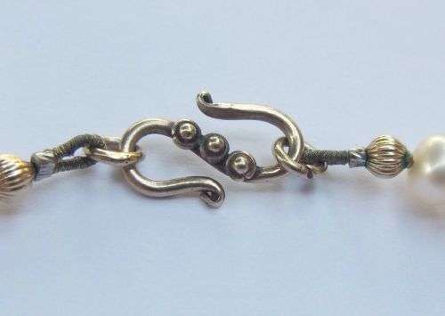 WOW !! AN EXQUISITE UNIQUE PEARL NECKLACE WITH GOLD PLATED STERLING SILVER PENDANT AND CLASP !!