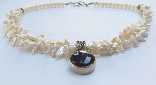 WOW !! AN EXQUISITE UNIQUE PEARL NECKLACE WITH GOLD PLATED STERLING SILVER PENDANT AND CLASP !!