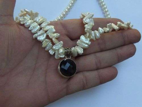 WOW !! AN EXQUISITE UNIQUE PEARL NECKLACE WITH GOLD PLATED STERLING SILVER PENDANT AND CLASP !!