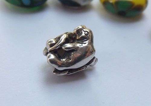 6 AWESOME ART GLASS ( MURANO ) AND STERLING SILVER PANDORA & OTHER DESIGNER CHARMS !! WOW FOR SURE !