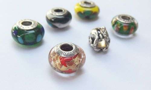 6 AWESOME ART GLASS ( MURANO ) AND STERLING SILVER PANDORA & OTHER DESIGNER CHARMS !! WOW FOR SURE !