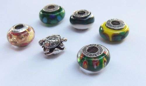 6 AWESOME ART GLASS ( MURANO ) AND STERLING SILVER PANDORA & OTHER DESIGNER CHARMS !! WOW FOR SURE !
