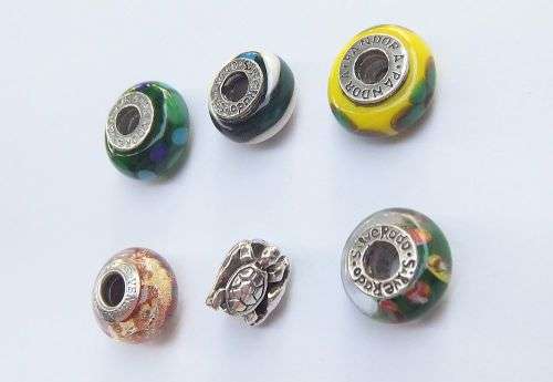 6 AWESOME ART GLASS ( MURANO ) AND STERLING SILVER PANDORA & OTHER DESIGNER CHARMS !! WOW FOR SURE !