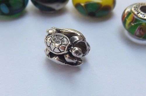 6 AWESOME ART GLASS ( MURANO ) AND STERLING SILVER PANDORA & OTHER DESIGNER CHARMS !! WOW FOR SURE !