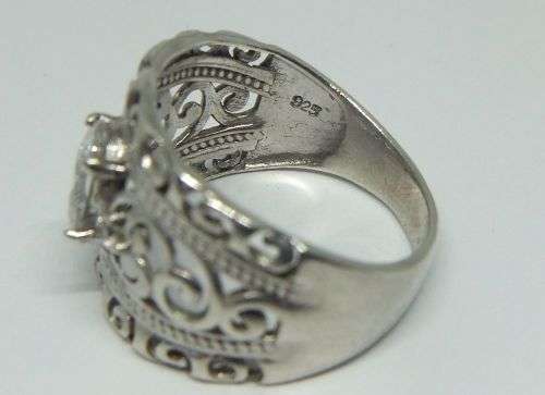 A SUPERB SOLID STERLING SILVER RING WITH UNIQUE DESIGN SET WITH FACETED CZ STONES !! FULLY TESTED !!