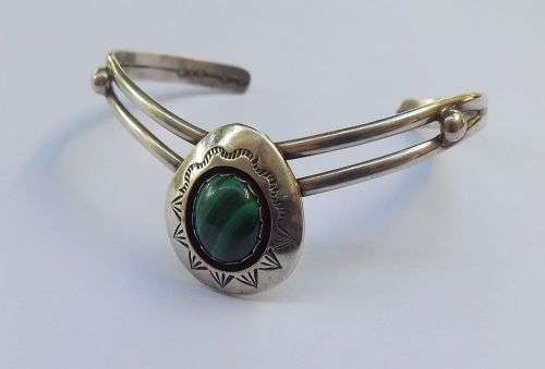 A STUNNING VINTAGE MEXICAN STERLING SILVER CUFF BANGLE WITH DESIGNER STAMP !! MUST HAVE !!