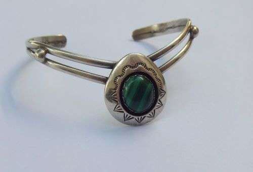 A STUNNING VINTAGE MEXICAN STERLING SILVER CUFF BANGLE WITH DESIGNER STAMP !! MUST HAVE !!