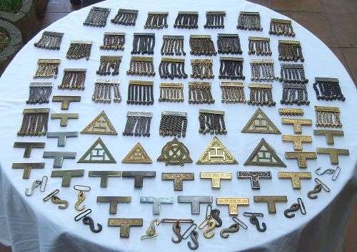 INCREDIBLE FIND !! OVER 3KG OF OLD FREEMASONRY SYMBOLS / ATTIRE ! MUST SEE !! BID FOR THE COLLECTION