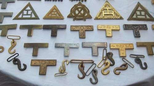 INCREDIBLE FIND !! OVER 3KG OF OLD FREEMASONRY SYMBOLS / ATTIRE ! MUST SEE !! BID FOR THE COLLECTION