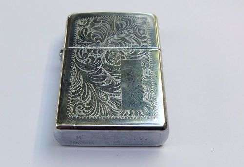 AN ORIGINAL ZIPPO WITH CARTOUCHE FOR A DEDICATION ( ENGRAVING ) - SPARKING AND WORKING !!
