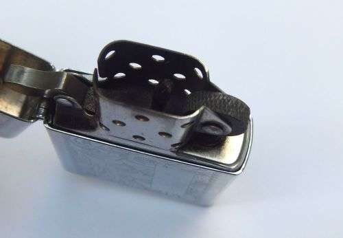 AN ORIGINAL ZIPPO WITH CARTOUCHE FOR A DEDICATION ( ENGRAVING ) - SPARKING AND WORKING !!