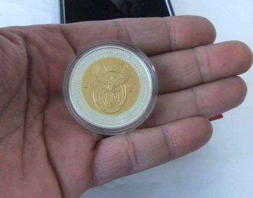 A PROOF 2011 SOLID STERLING SILVER COIN COMMEMORATING THE 90TH ANNIVERSARY OF THE SARB !! INVEST !!