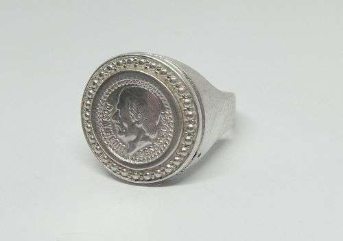 AN AWESOME BIG SOLID STERLING SILVER COIN TYPE RING IN SUPERB CONDITION !! GREAT WEIGHT !!
