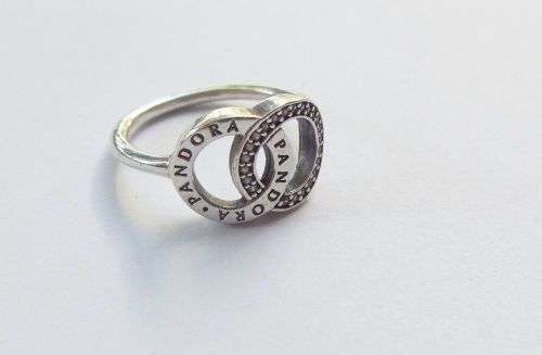 AWESOME FIND !! A SOLID STERLING SILVER DESIGNER RING BY PANDORA IN EXCELLENT CONDITION !! VALUE !!