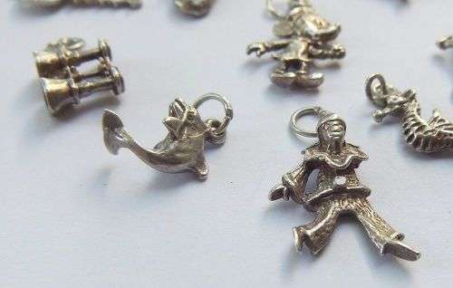 PERFECT MIXTURE !! A JOBLOT OF 11 VINTAGE SOLID STERLING SILVER CHARMS !! MECHANICAL CAT IN BIN !!