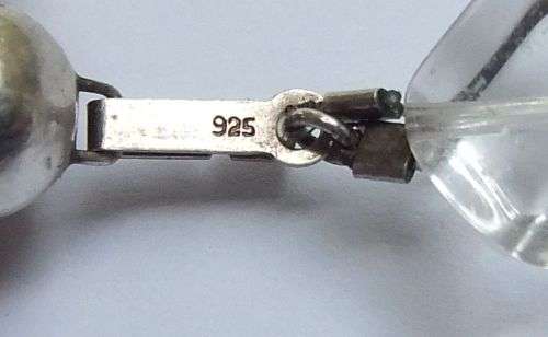 A GORGEOUS GENUINE FRESH WATER PEARL & GLASS CUBE NECKLACE WITH STERLING SILVER BALL CLASP