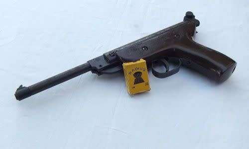 AN AWESOME POWERFUL VINTAGE SPRING LOADED PELLET GUN !! WITH PELLETS !! WORKS 100%