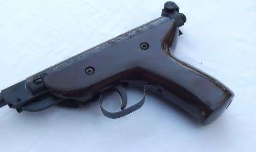 AN AWESOME POWERFUL VINTAGE SPRING LOADED PELLET GUN !! WITH PELLETS !! WORKS 100%