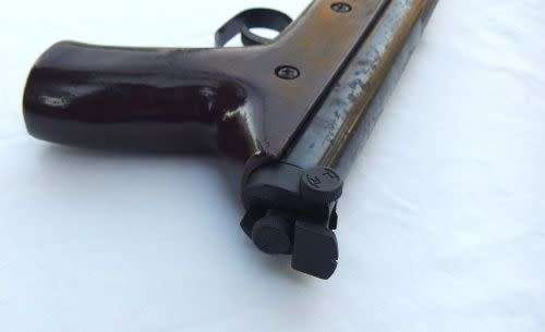 AN AWESOME POWERFUL VINTAGE SPRING LOADED PELLET GUN !! WITH PELLETS !! WORKS 100%