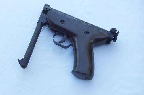 AN AWESOME POWERFUL VINTAGE SPRING LOADED PELLET GUN !! WITH PELLETS !! WORKS 100%