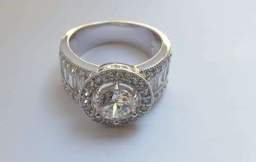 AN EXQUISITE STERLING SILVER DESIGER RING SET WITH FACETED STONES OF VARIOUS CUTS ! SUPERB CONDITION