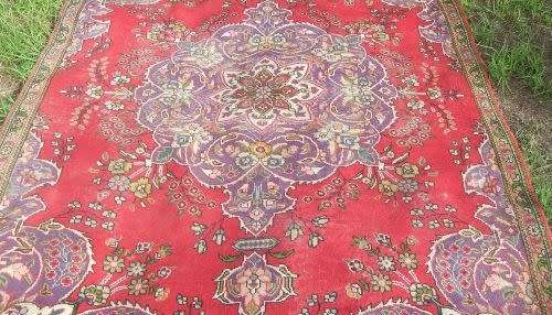 A STUNNING OLD PERSIAN RUG IN EXCELLENT CONDITION - BEAUTIFUL PATTERNS - SIZE : 2740 x 1900 mm