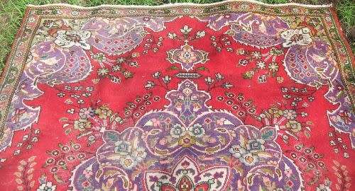 A STUNNING OLD PERSIAN RUG IN EXCELLENT CONDITION - BEAUTIFUL PATTERNS - SIZE : 2740 x 1900 mm