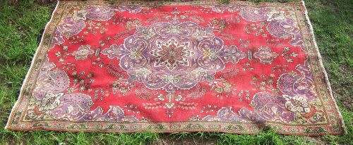 A STUNNING OLD PERSIAN RUG IN EXCELLENT CONDITION - BEAUTIFUL PATTERNS - SIZE : 2740 x 1900 mm