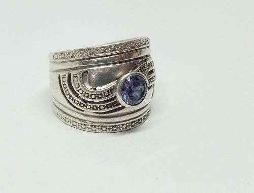 A BOLD & BEAUTIFUL SOLID STERLING SILVER RING SET WITH A FACETED BLUE STONE - FREE SHIPPING