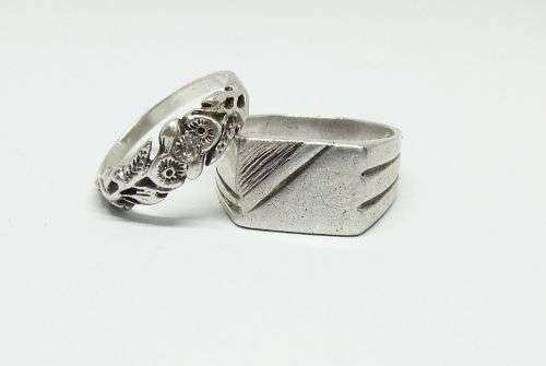 R1 START !! FOR HIM & HER !! A LOVELY FACETED STONE SET RING PLUS A WEDDING BAND !! BID FOR BOTH !!