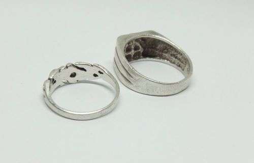 R1 START !! FOR HIM & HER !! A LOVELY FACETED STONE SET RING PLUS A WEDDING BAND !! BID FOR BOTH !!