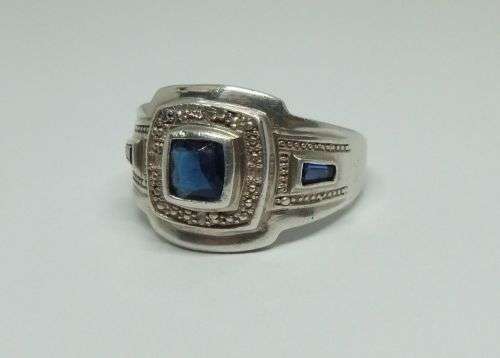 R1 START !! A stylish solid Sterling Silver ring set with faceted blue stone !! FREE COMBINING !!