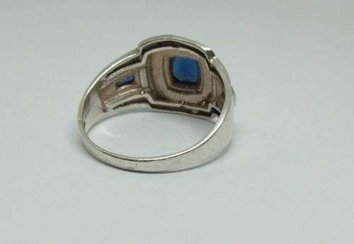 R1 START !! A stylish solid Sterling Silver ring set with faceted blue stone !! FREE COMBINING !!