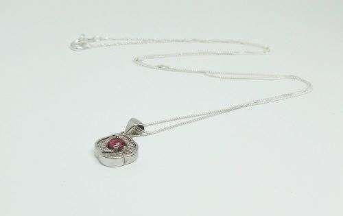 R1 START !! A Sterling Silver necklace with Sterling Silver pendant set with a faceted red stone !!
