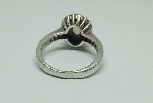 R1 START !! A solid Sterling Silver ring set with a white cabochon stone and faceted stones !! LOOK