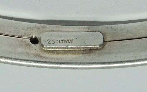 R1 START !! An Italian made Sterling Silver bangle in great condition !! FREE COMBINING !!