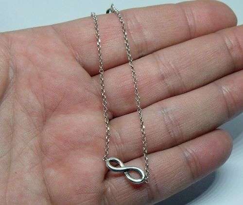 R1 START !! A PETITE STERLING SILVER BRACELET WITH AN ETERNITY SYMBOL FEATURE !! WOW !!