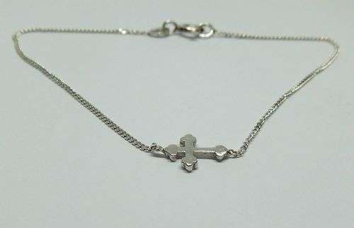 R1 START !! AN EYE CATCHING GENUINE STERLING SILVER BRACELET WITH CROSS FEATURE !!