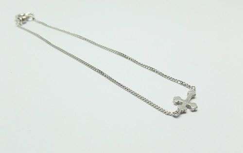R1 START !! AN EYE CATCHING GENUINE STERLING SILVER BRACELET WITH CROSS FEATURE !!