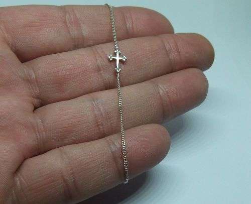 R1 START !! AN EYE CATCHING GENUINE STERLING SILVER BRACELET WITH CROSS FEATURE !!