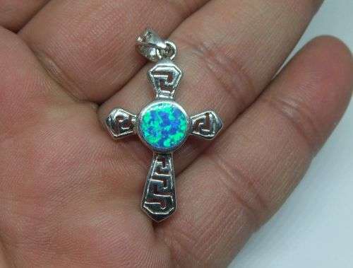 R1 START !! A STUNNING SOLID STERLING SILVER CROSS PENDANT - FIRE OPAL LOOK INSET !! MUST HAVE !!