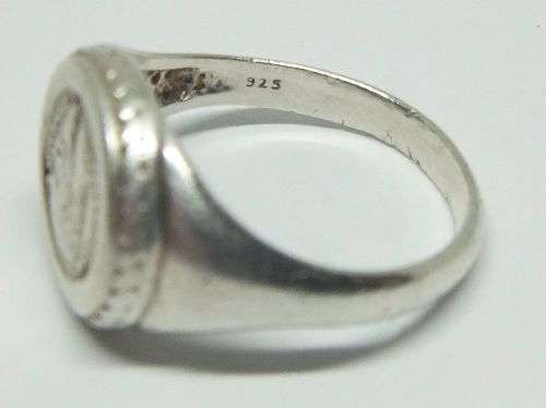 R1 START !! A COOL VINTAGE LOOK SOLID STERLING SILVER `COIN` RING !! FREE COMBINING !!