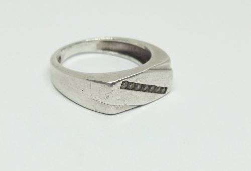 R1 START !! A CLASSY SOLID STERLING SILVER WEDDING RING SET WITH 7 FACETED STONES !! GOOD QUALITY !!