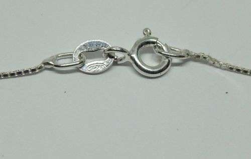 R1 START !! A MARVELOUS ENGRAVED STERLING SILVER LOCKET WITH A STERLING SILVER NECKLACE !! WOW !!