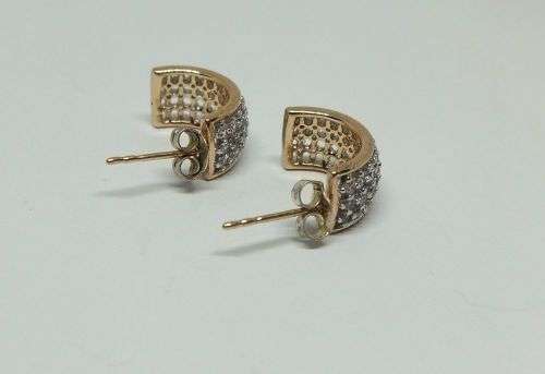 R1 START !! A CLASSY PAIR OF GOLD PLATED STERLING SILVER EARRINGS SET WITH FACETED STONES !! WOW !!