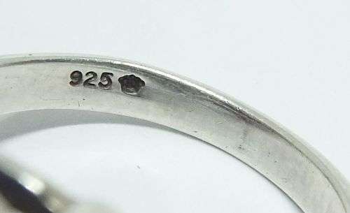 WOW !! AN EXQUISITE SOLID STERLING SILVER RING SET WITH A MAJESTIC FACETED BLUE STONE !! MUST HAVE !