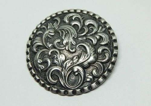 A SUPER RARE VINTAGE STERLING SILVER DESIGNER BROOCH BY CANDIDA !! INTRICATE DETAILS !!
