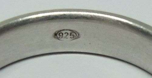 R1 START !! A GREAT QUALITY SOLID STERLING SILVER WEDDING BAND / RING WITH PATTERN !! COOL FIND !!